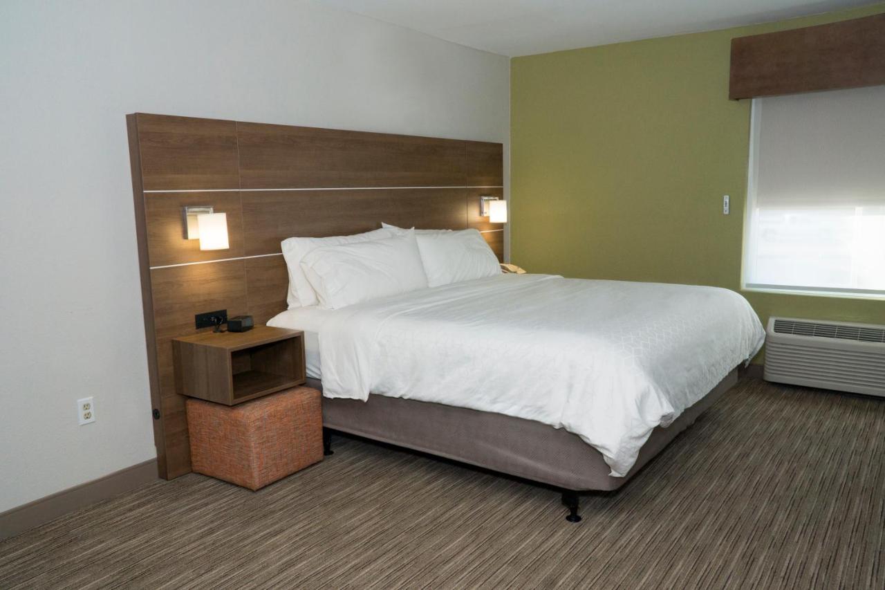 Holiday Inn Express Hotel & Suites Madison By Ihg Exterior photo