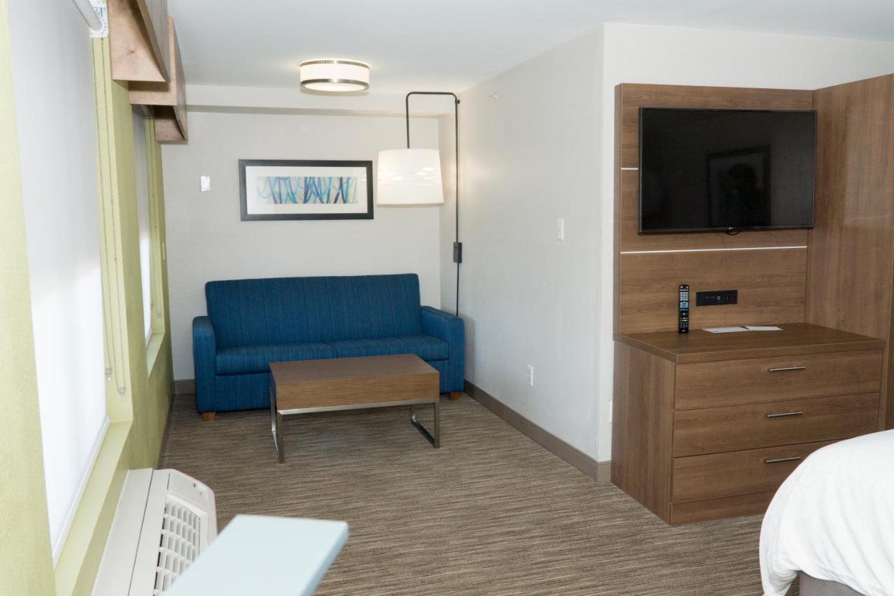 Holiday Inn Express Hotel & Suites Madison By Ihg Exterior photo