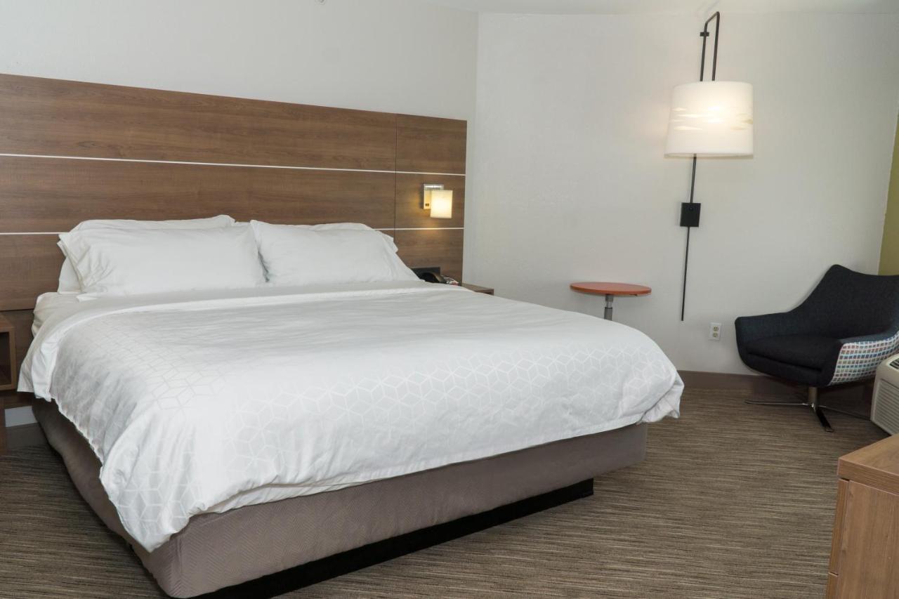 Holiday Inn Express Hotel & Suites Madison By Ihg Exterior photo