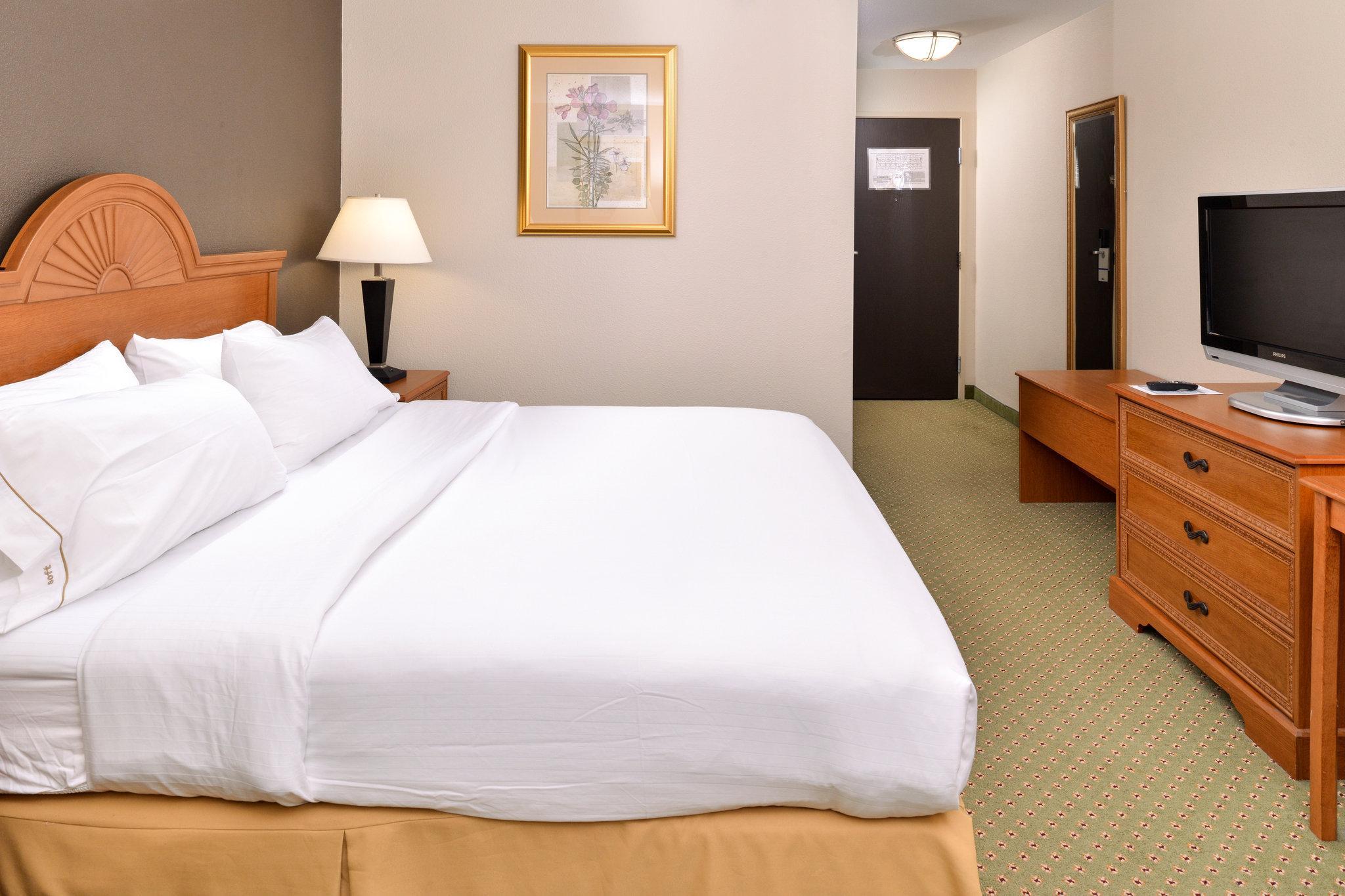 Holiday Inn Express Hotel & Suites Madison By Ihg Exterior photo