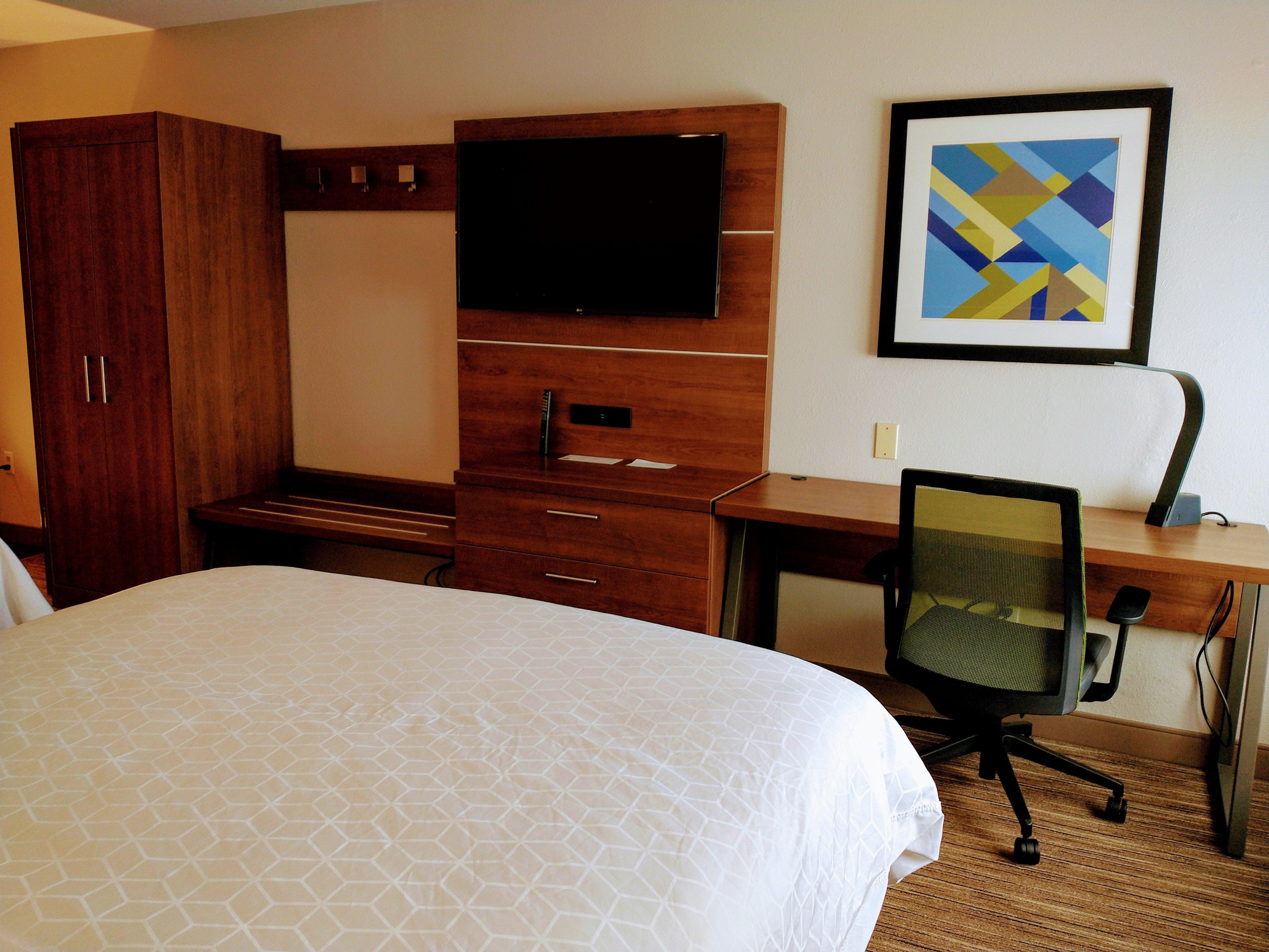 Holiday Inn Express Hotel & Suites Madison By Ihg Exterior photo