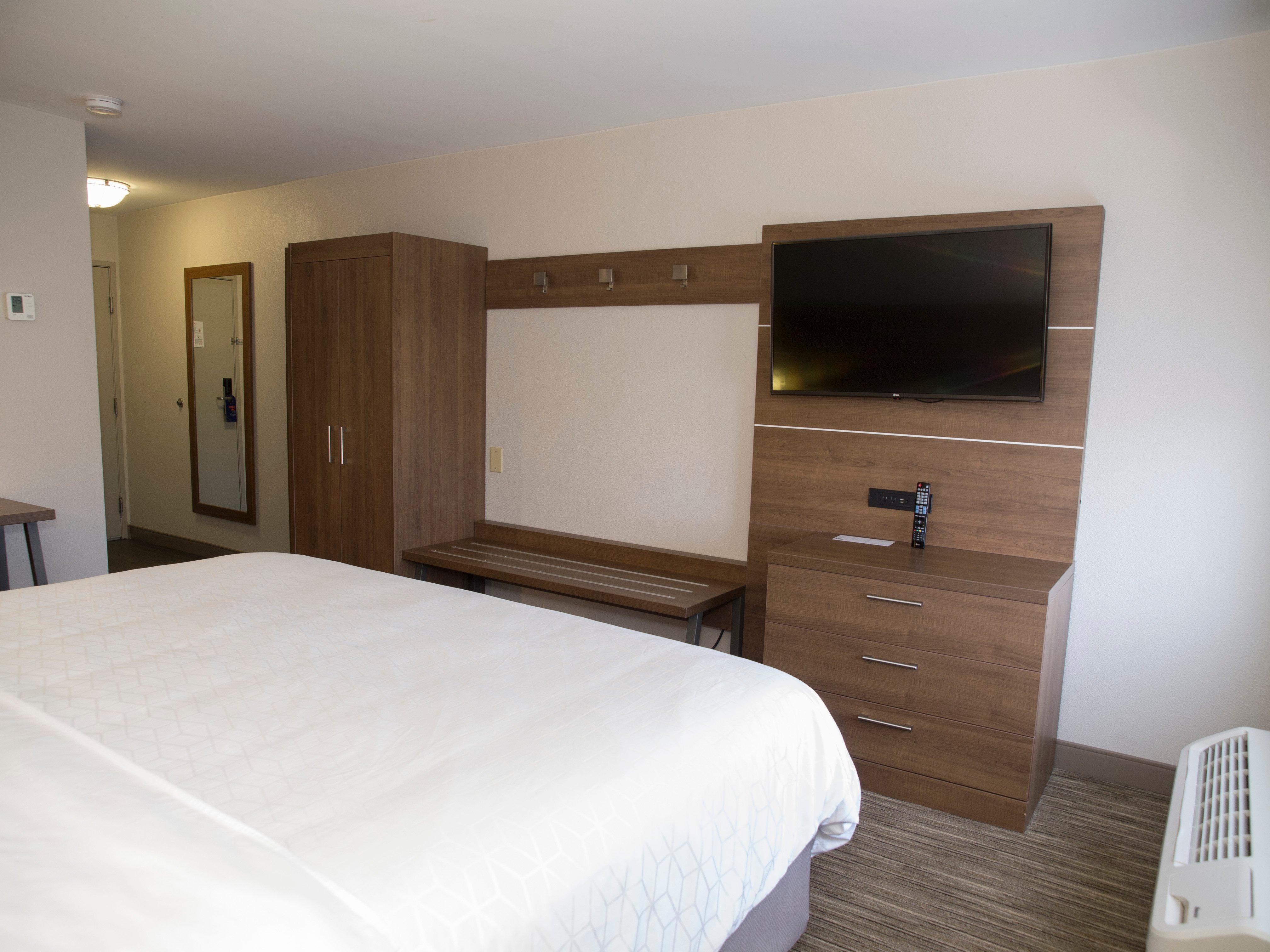Holiday Inn Express Hotel & Suites Madison By Ihg Exterior photo
