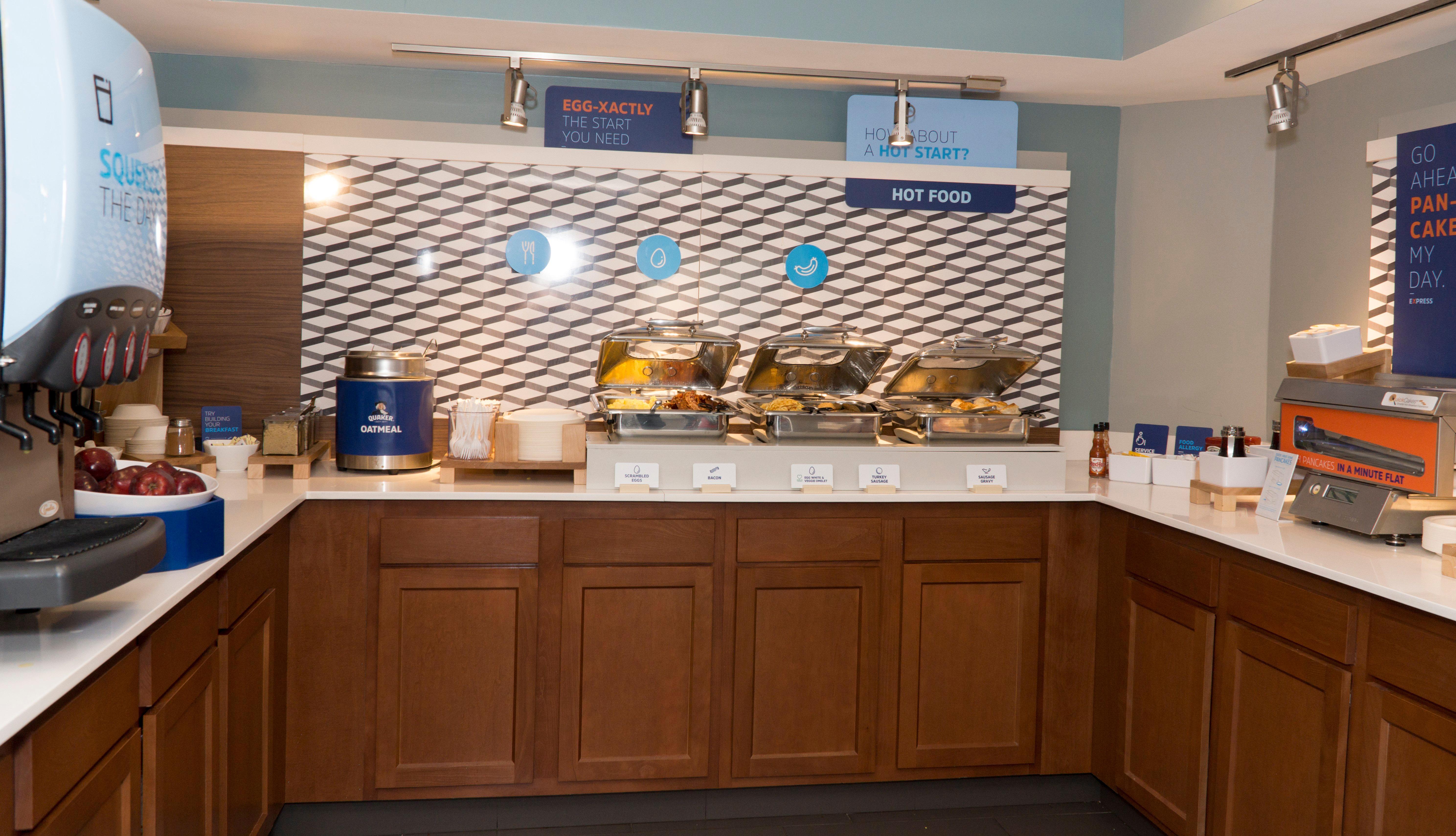 Holiday Inn Express Hotel & Suites Madison By Ihg Exterior photo