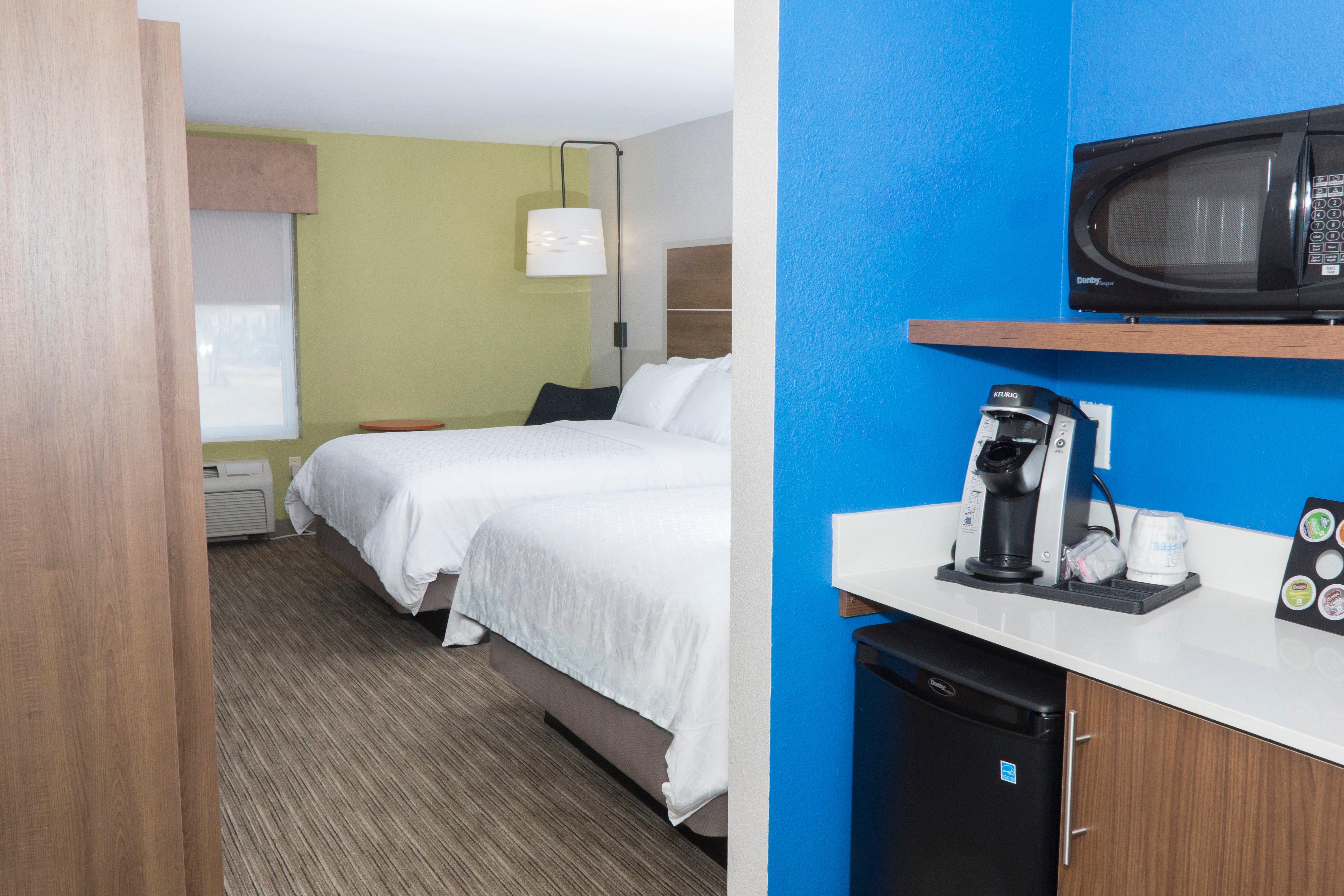 Holiday Inn Express Hotel & Suites Madison By Ihg Exterior photo