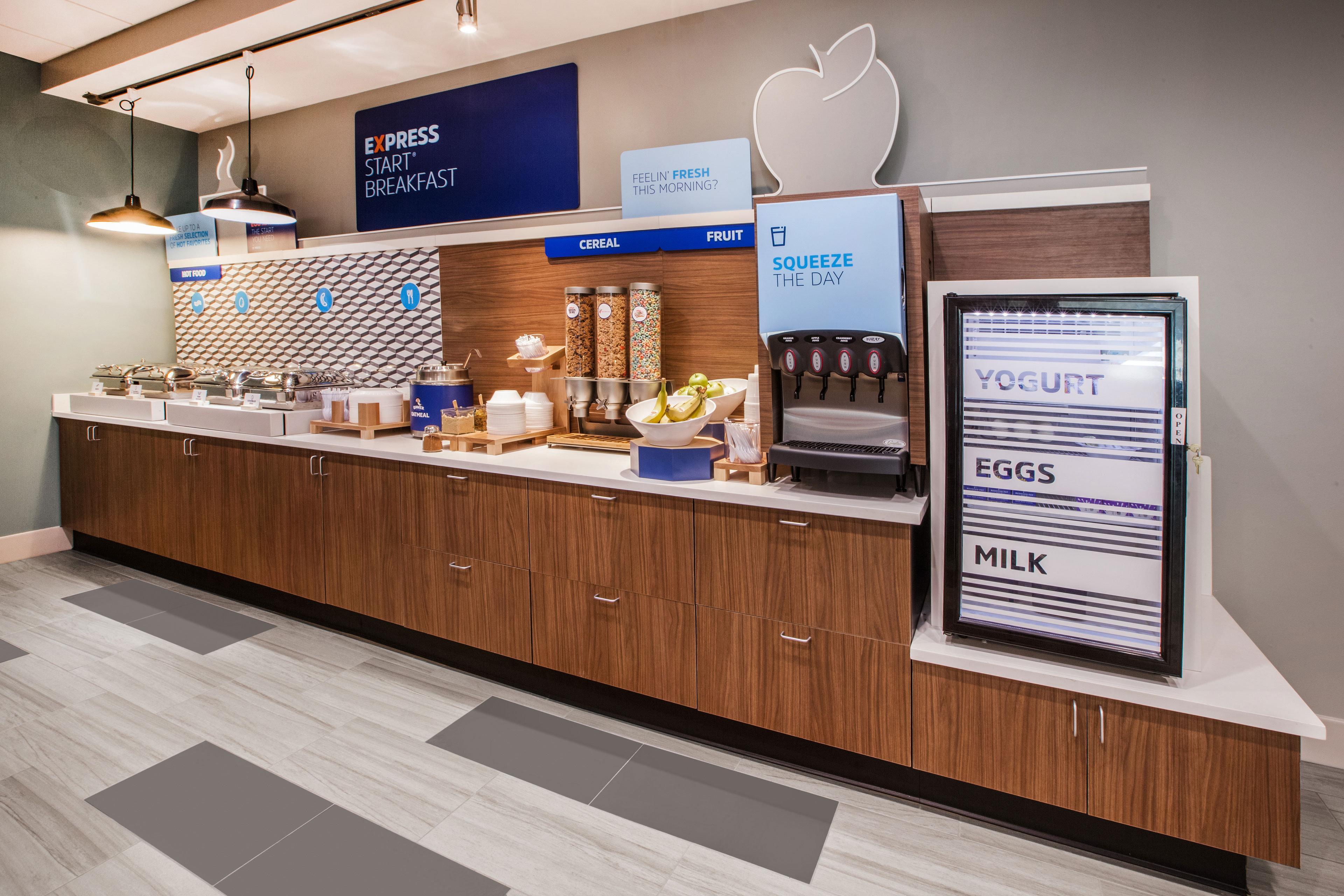 Holiday Inn Express Hotel & Suites Madison By Ihg Exterior photo