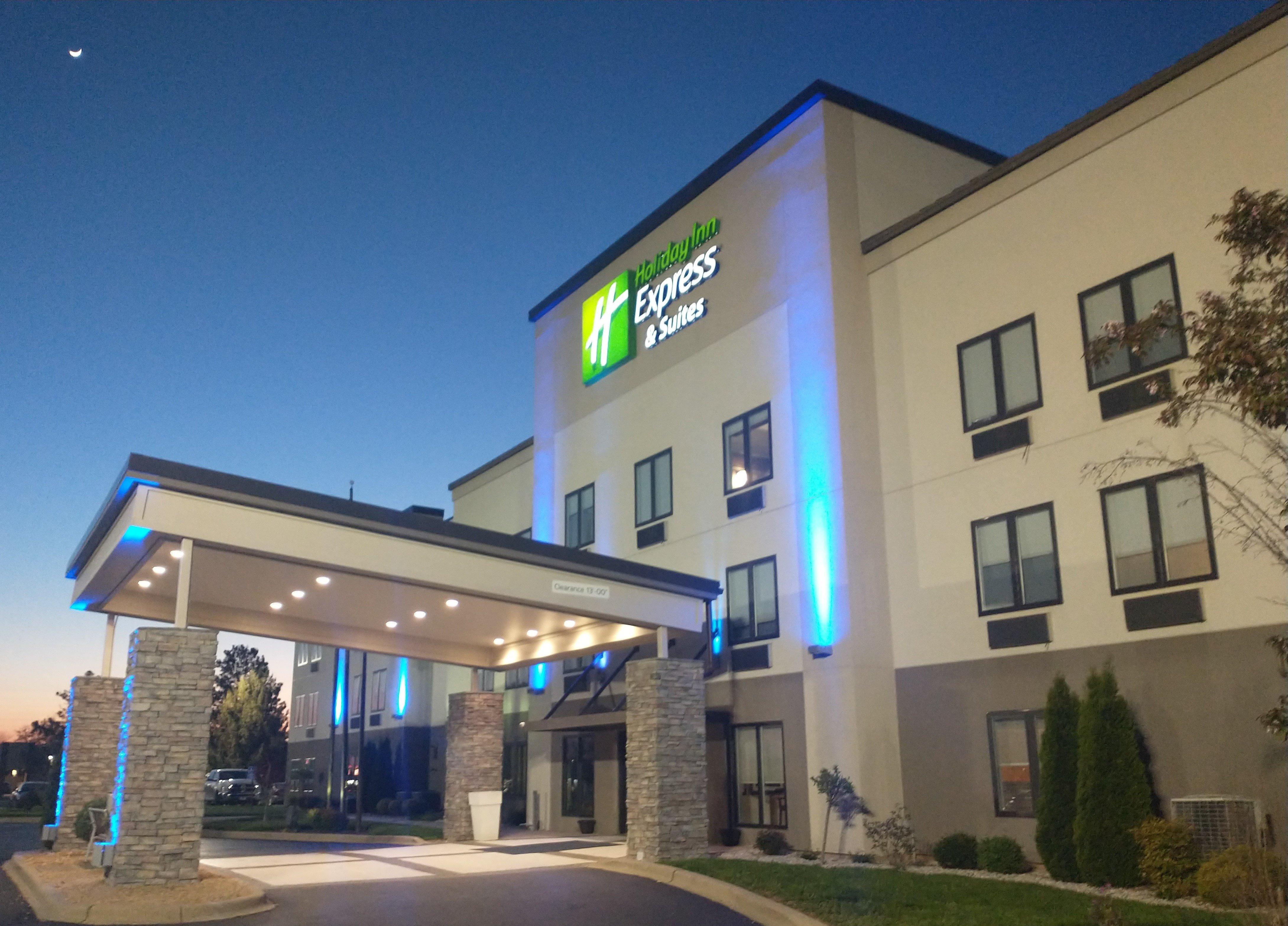 Holiday Inn Express Hotel & Suites Madison By Ihg Exterior photo