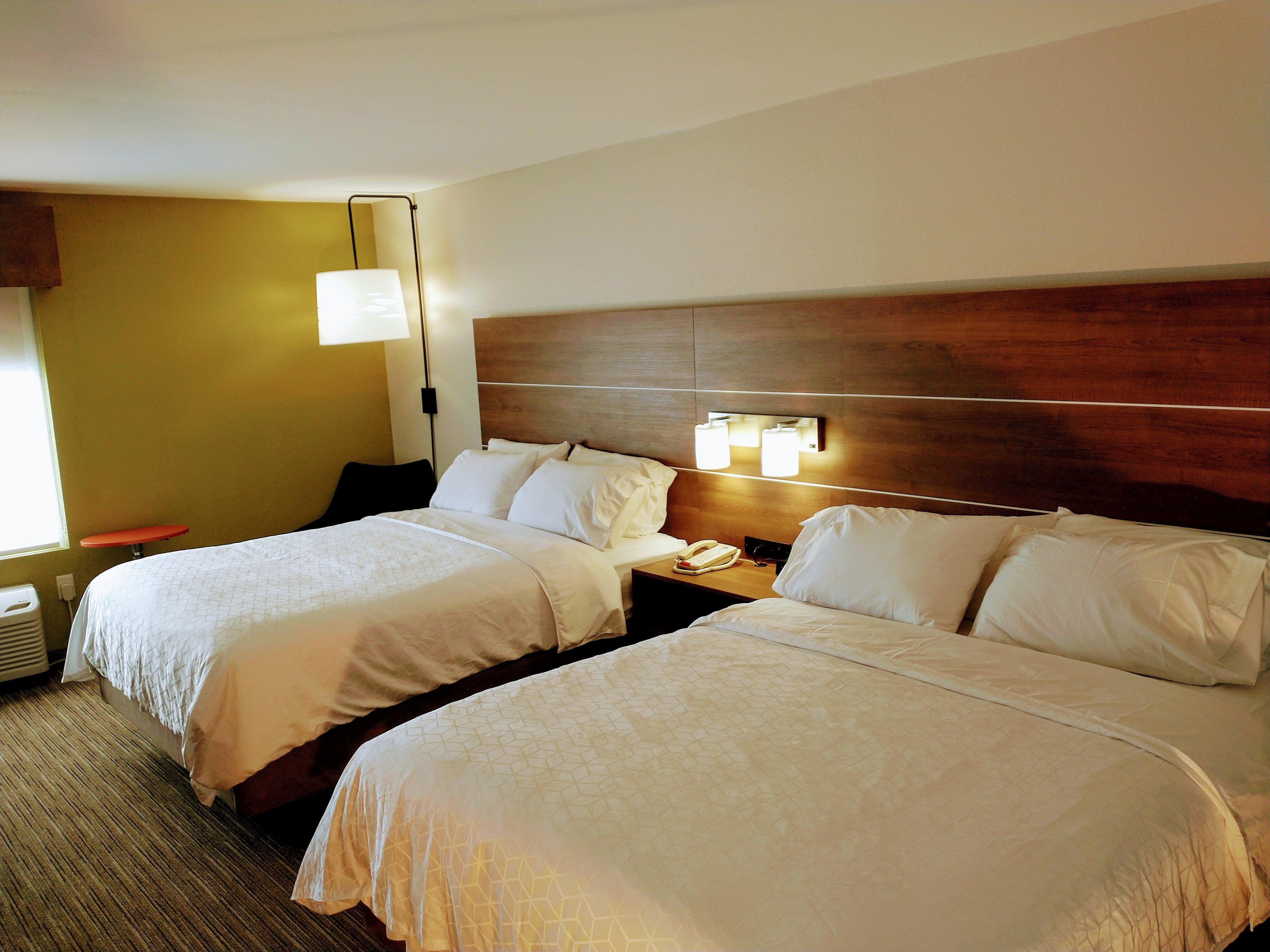 Holiday Inn Express Hotel & Suites Madison By Ihg Exterior photo