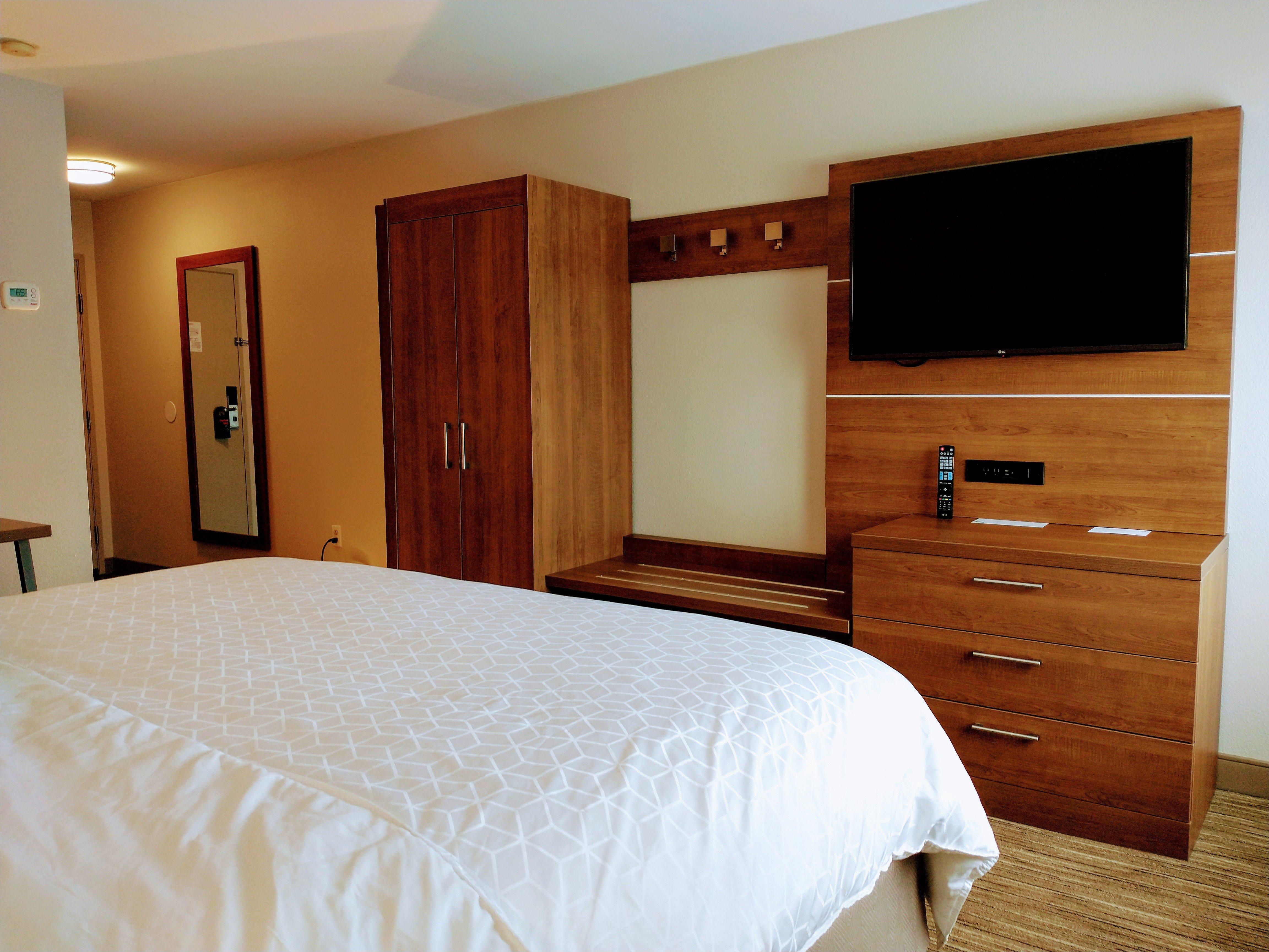 Holiday Inn Express Hotel & Suites Madison By Ihg Exterior photo