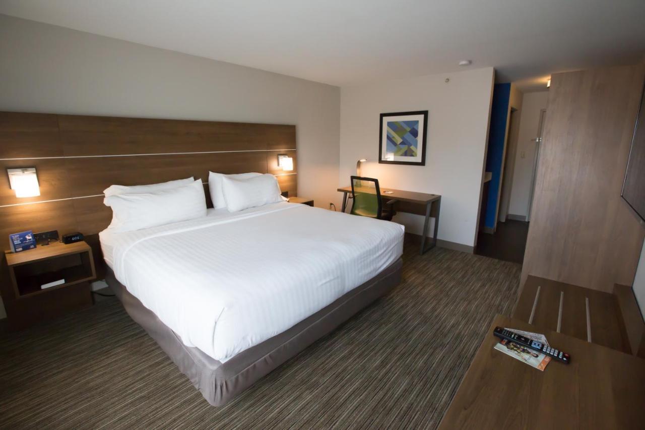 Holiday Inn Express Hotel & Suites Madison By Ihg Exterior photo